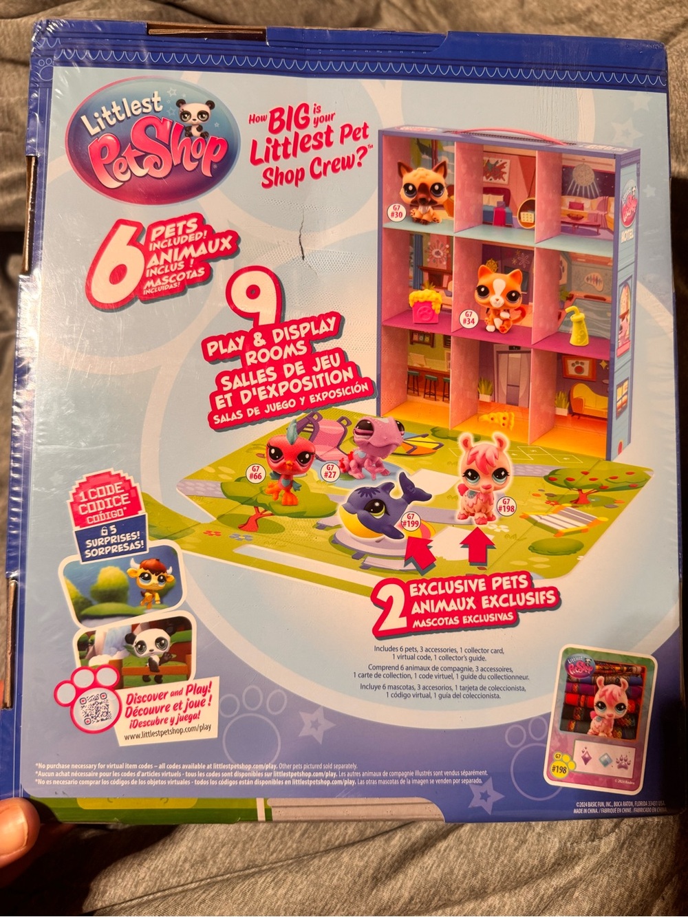 Littlest Pet Shop Fold-Up Playset in Pink and Blue
